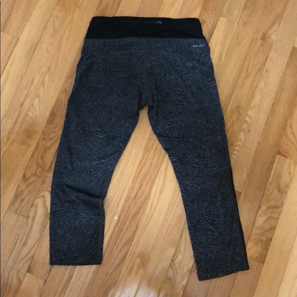 Nike Running Crop Leggings - Picture 2 of 5